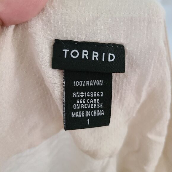 Torrid Ivory Flutter Sleeve Textured Blouse sz 1x - Picture 6 of 6